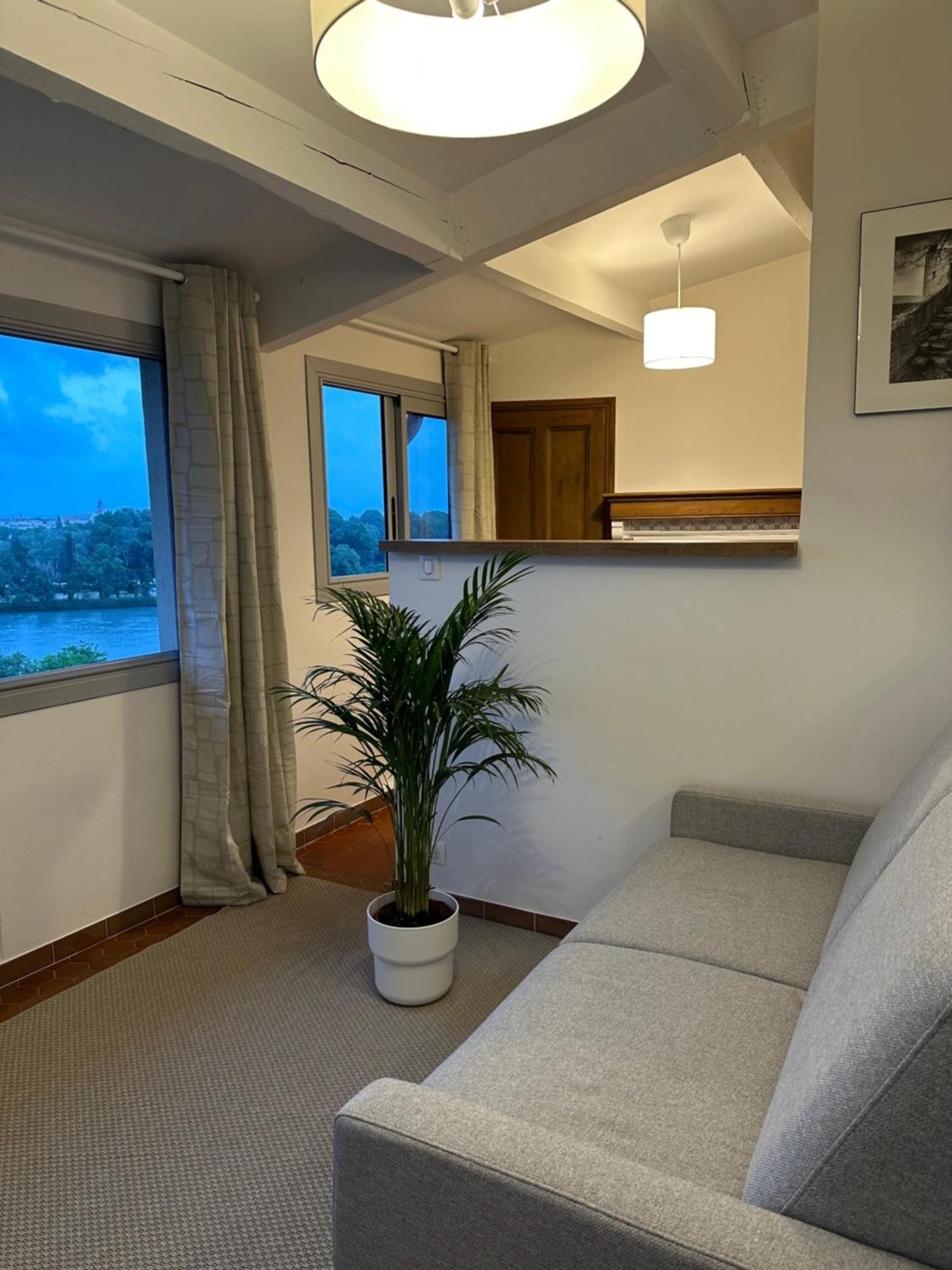 Charmante Petite Maison Avec Vue Panoramique, En Centre Historique, Proche D'Avignon, Ancienne, Renovee, Climatisee, Terrasse, Parking Public Gratuit Villeneuve-lès-Avignon Zewnętrze zdjęcie