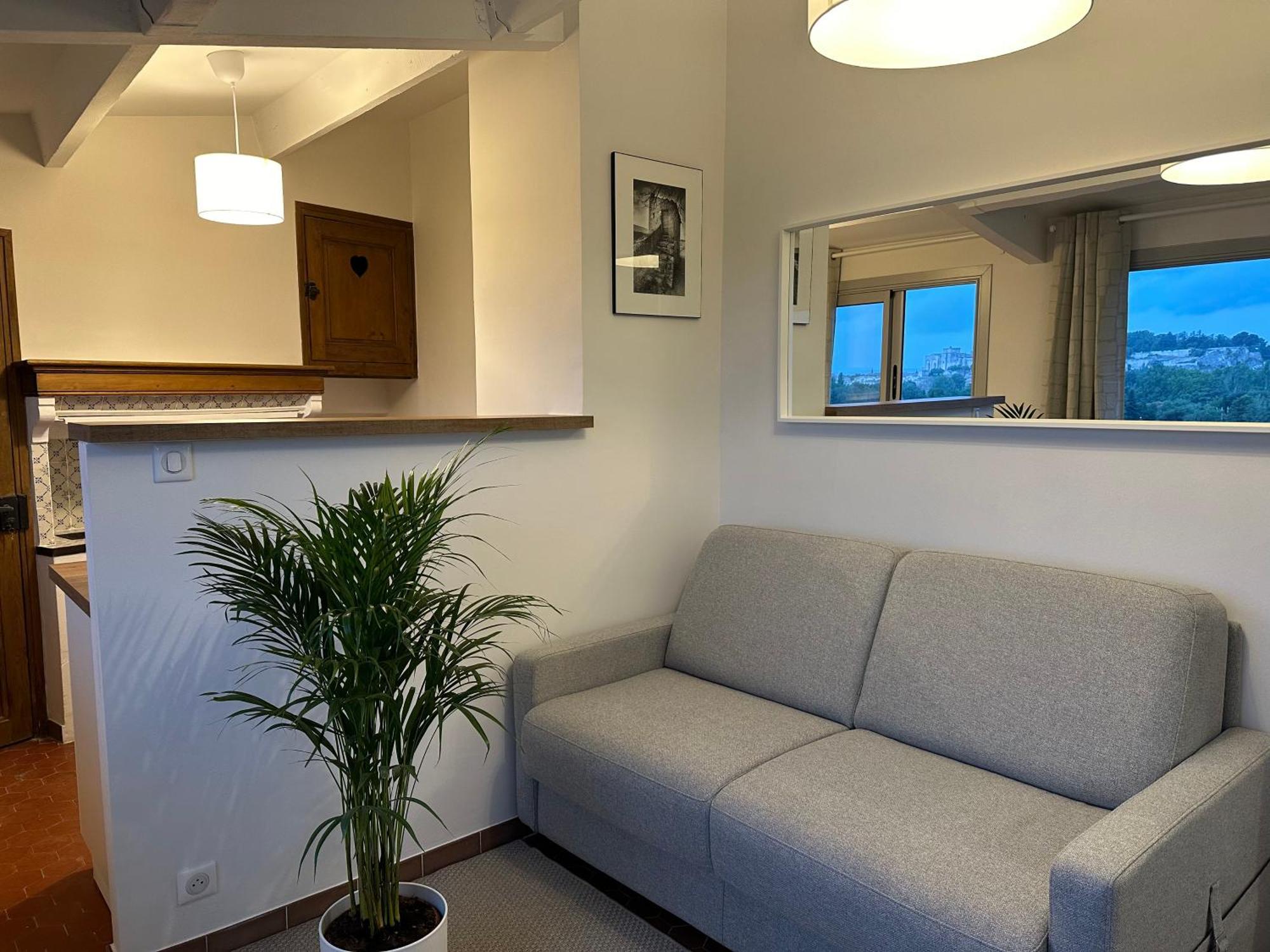 Charmante Petite Maison Avec Vue Panoramique, En Centre Historique, Proche D'Avignon, Ancienne, Renovee, Climatisee, Terrasse, Parking Public Gratuit Villeneuve-lès-Avignon Zewnętrze zdjęcie