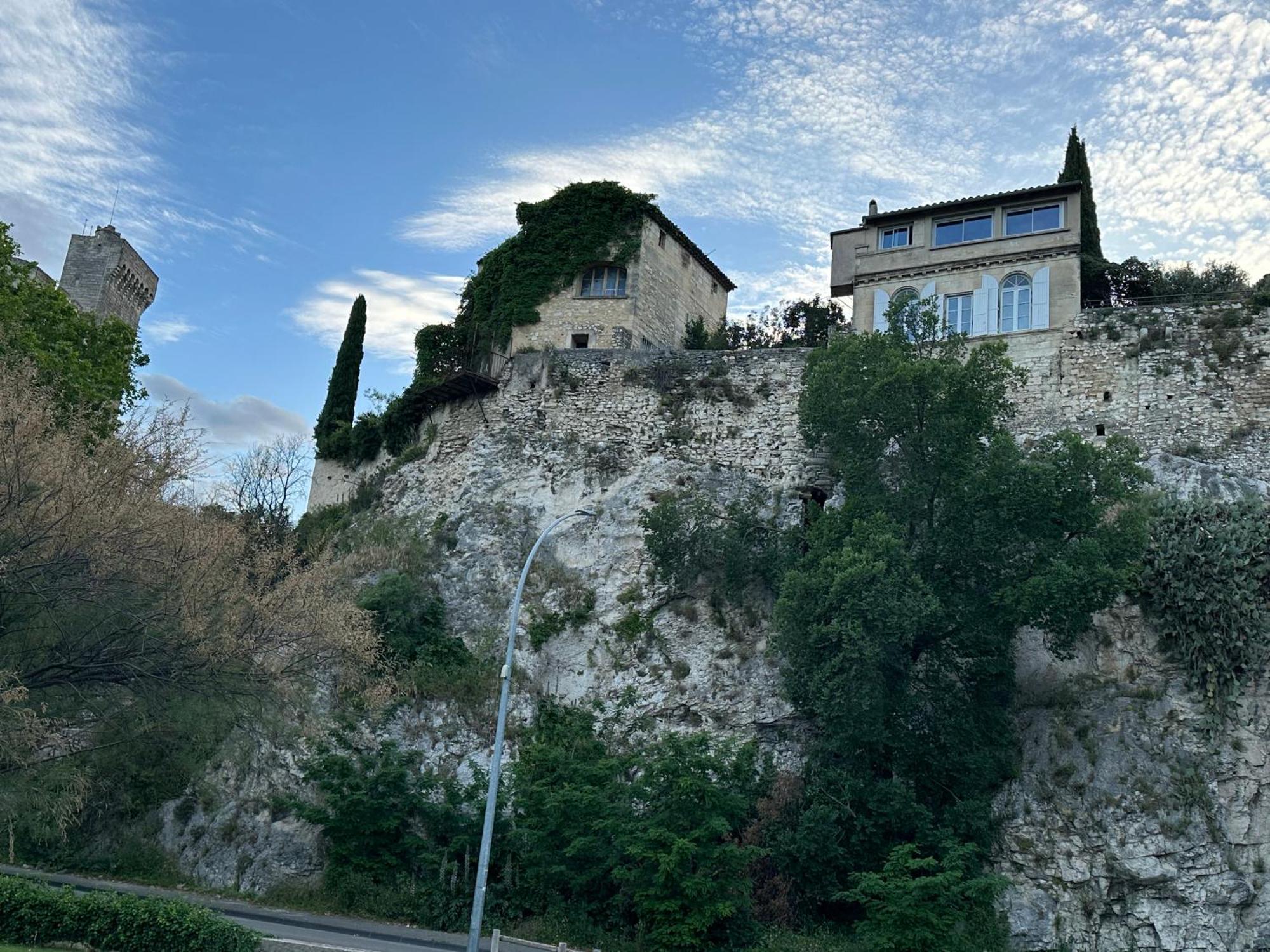 Charmante Petite Maison Avec Vue Panoramique, En Centre Historique, Proche D'Avignon, Ancienne, Renovee, Climatisee, Terrasse, Parking Public Gratuit Villeneuve-lès-Avignon Zewnętrze zdjęcie