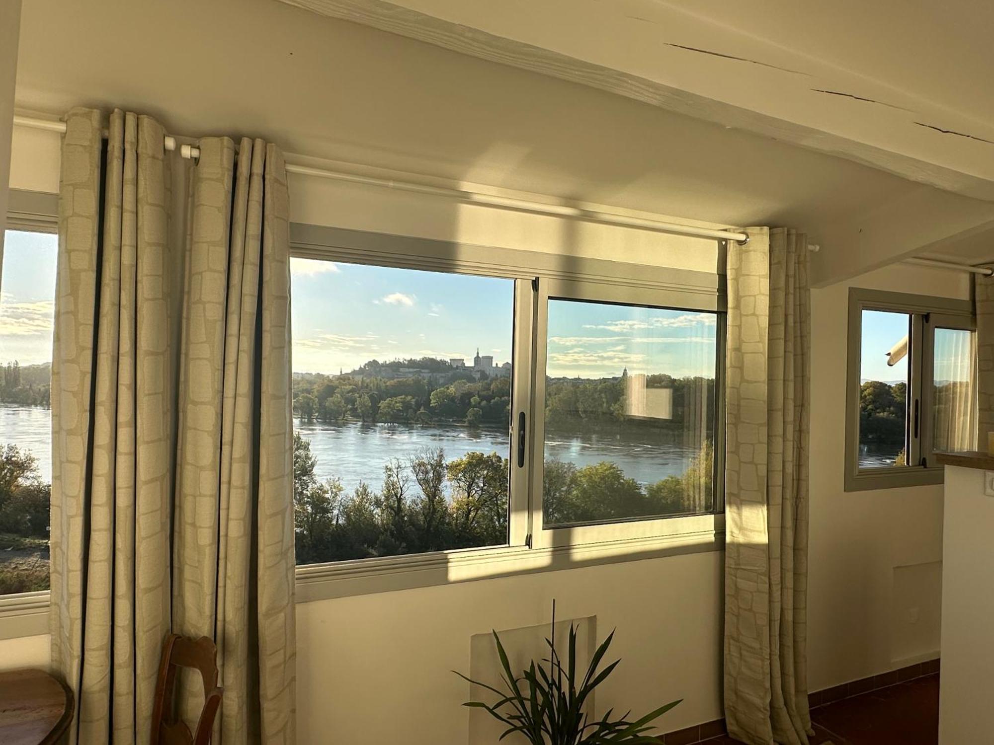Charmante Petite Maison Avec Vue Panoramique, En Centre Historique, Proche D'Avignon, Ancienne, Renovee, Climatisee, Terrasse, Parking Public Gratuit Villeneuve-lès-Avignon Zewnętrze zdjęcie