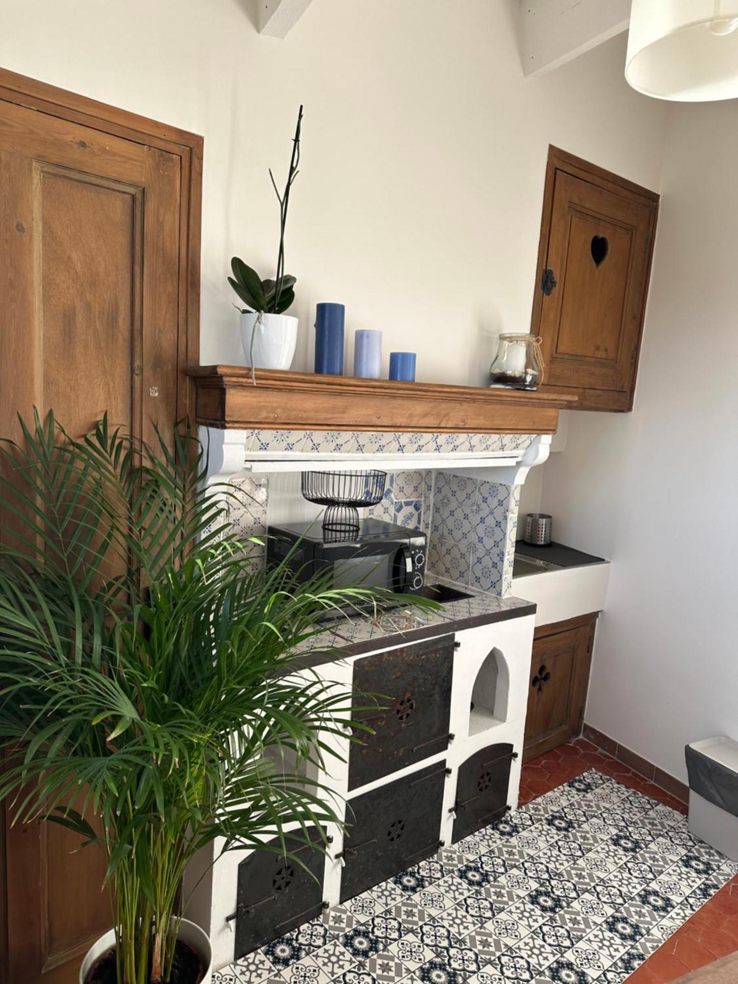 Charmante Petite Maison Avec Vue Panoramique, En Centre Historique, Proche D'Avignon, Ancienne, Renovee, Climatisee, Terrasse, Parking Public Gratuit Villeneuve-lès-Avignon Zewnętrze zdjęcie