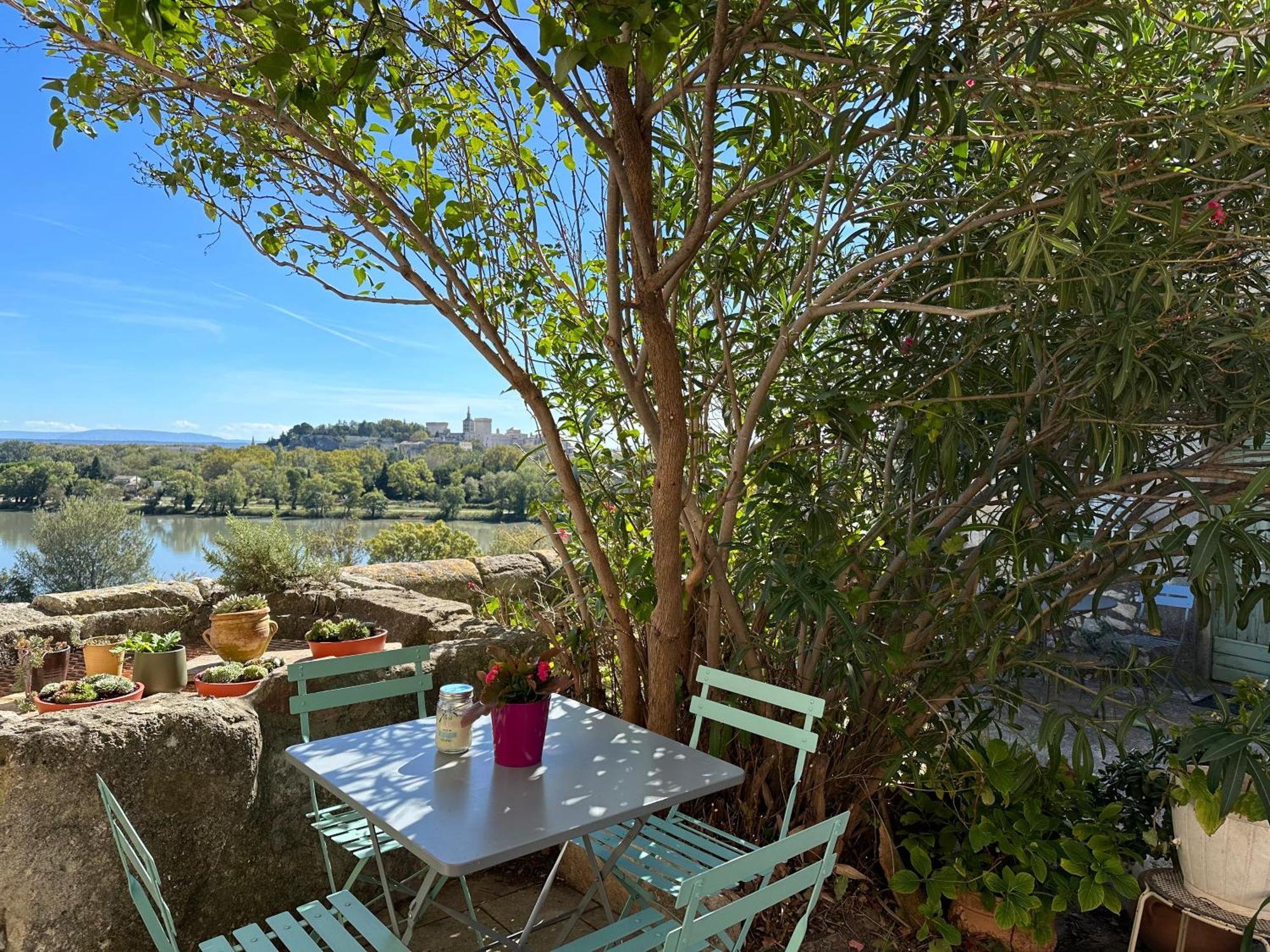 Charmante Petite Maison Avec Vue Panoramique, En Centre Historique, Proche D'Avignon, Ancienne, Renovee, Climatisee, Terrasse, Parking Public Gratuit Villeneuve-lès-Avignon Zewnętrze zdjęcie